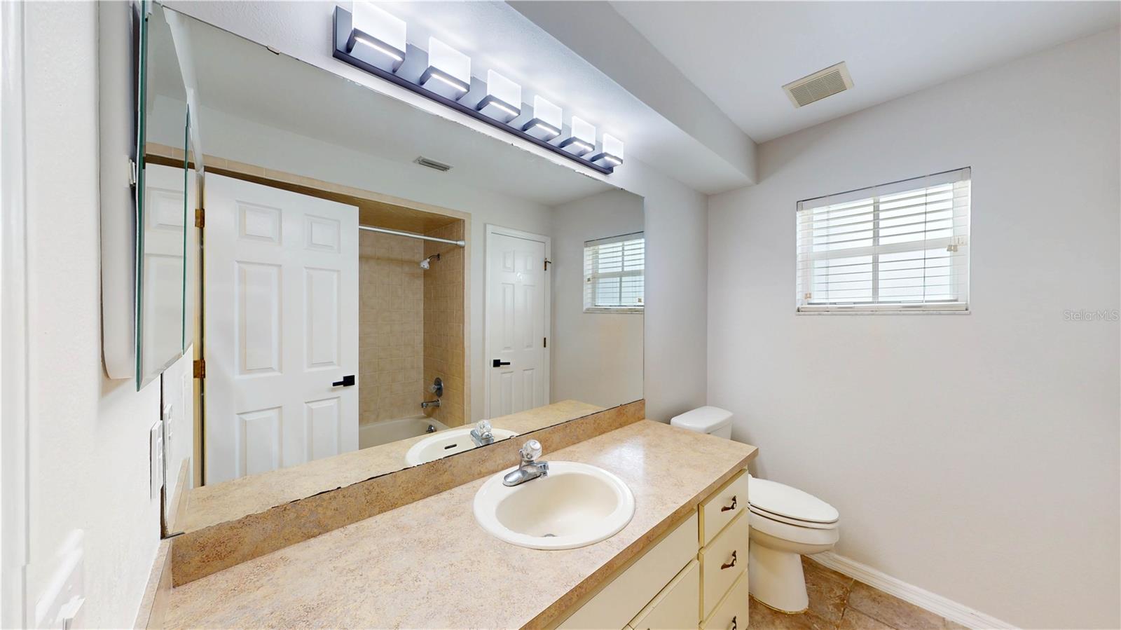 Image 24 of 30 For 7923 Ridge Pointe Drive E