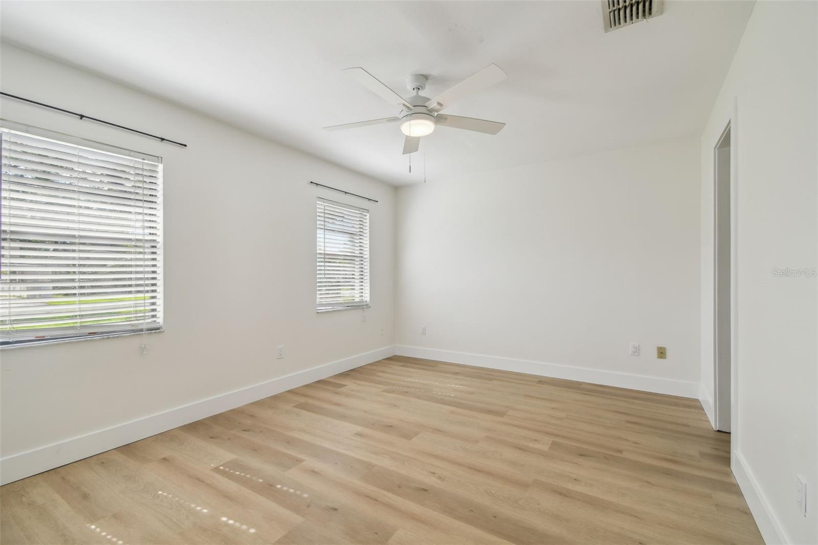 Image 16 of 73 For 206 Beverly Avenue 1-2