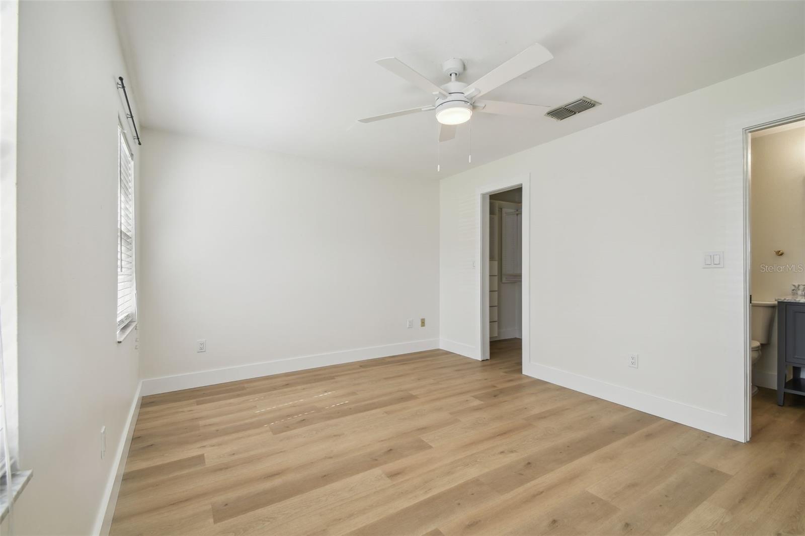 Image 17 of 73 For 206 Beverly Avenue 1-2