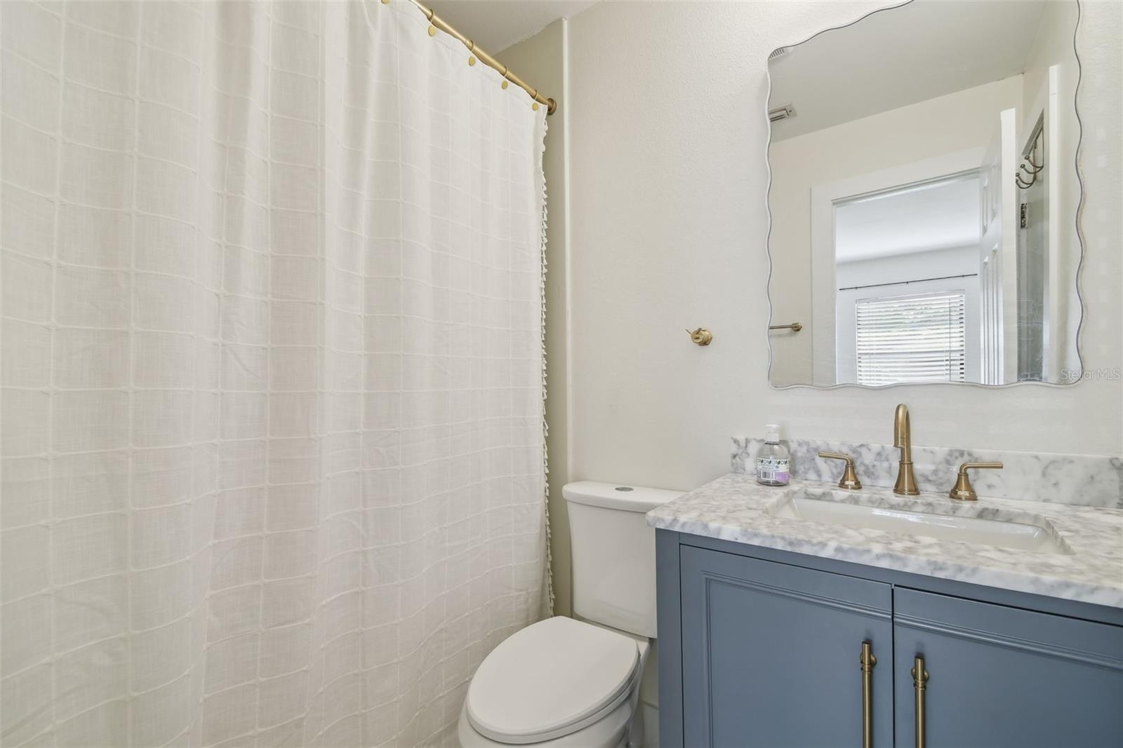 Image 21 of 73 For 206 Beverly Avenue 1-2