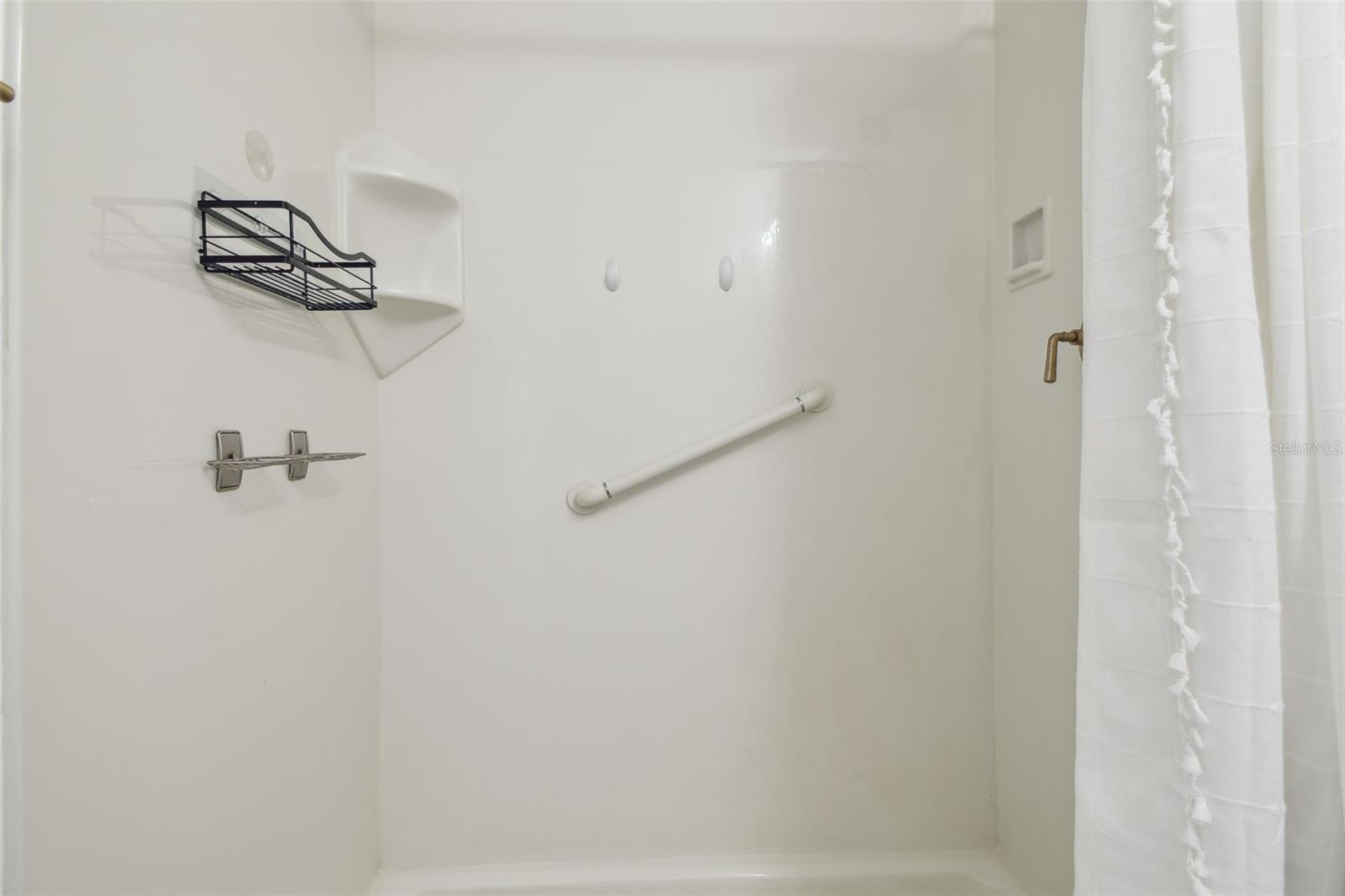 Image 22 of 73 For 206 Beverly Avenue 1-2
