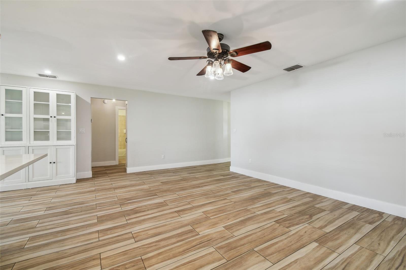 Image 29 of 73 For 206 Beverly Avenue 1-2