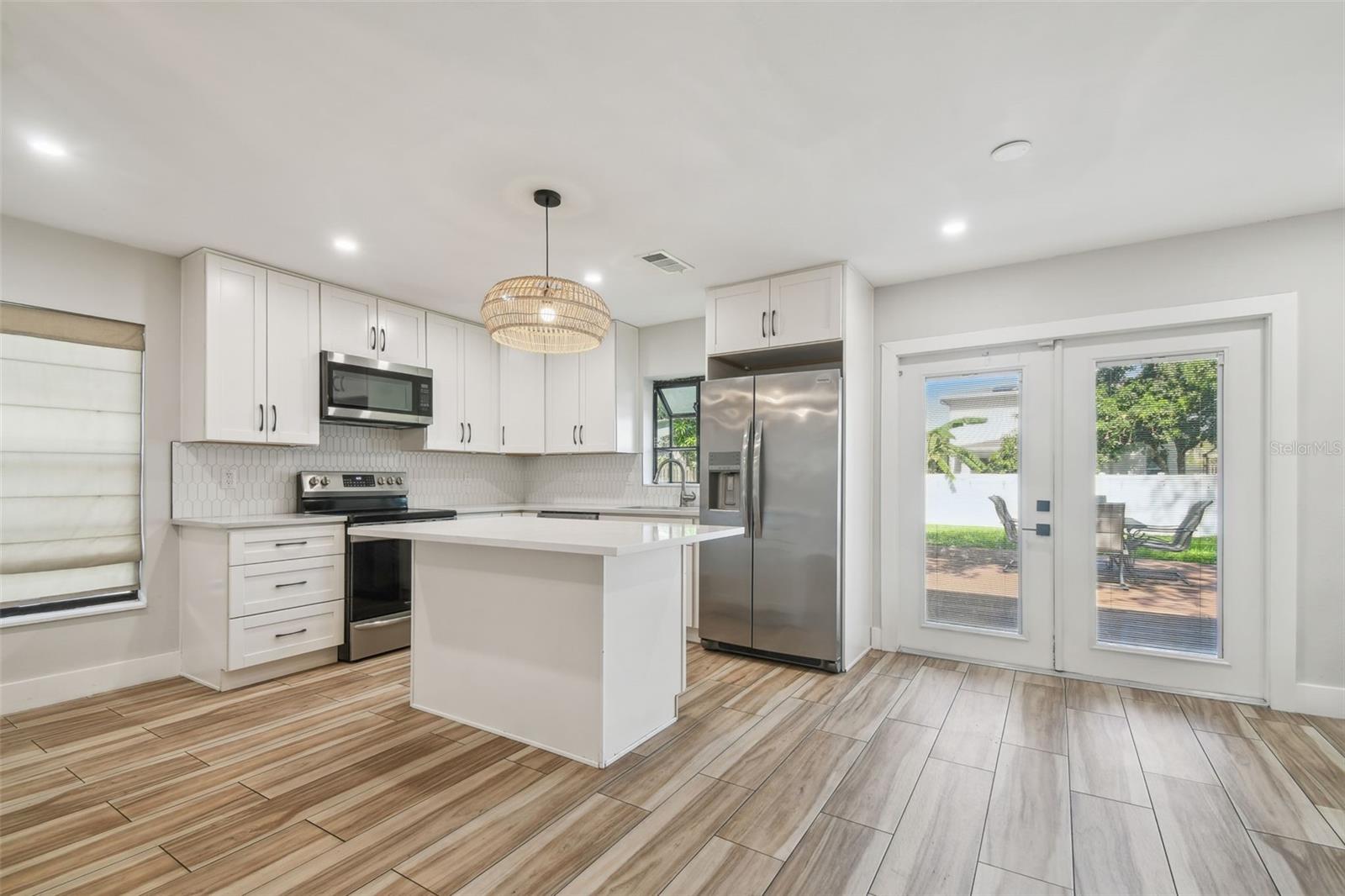 Image 32 of 73 For 206 Beverly Avenue 1-2