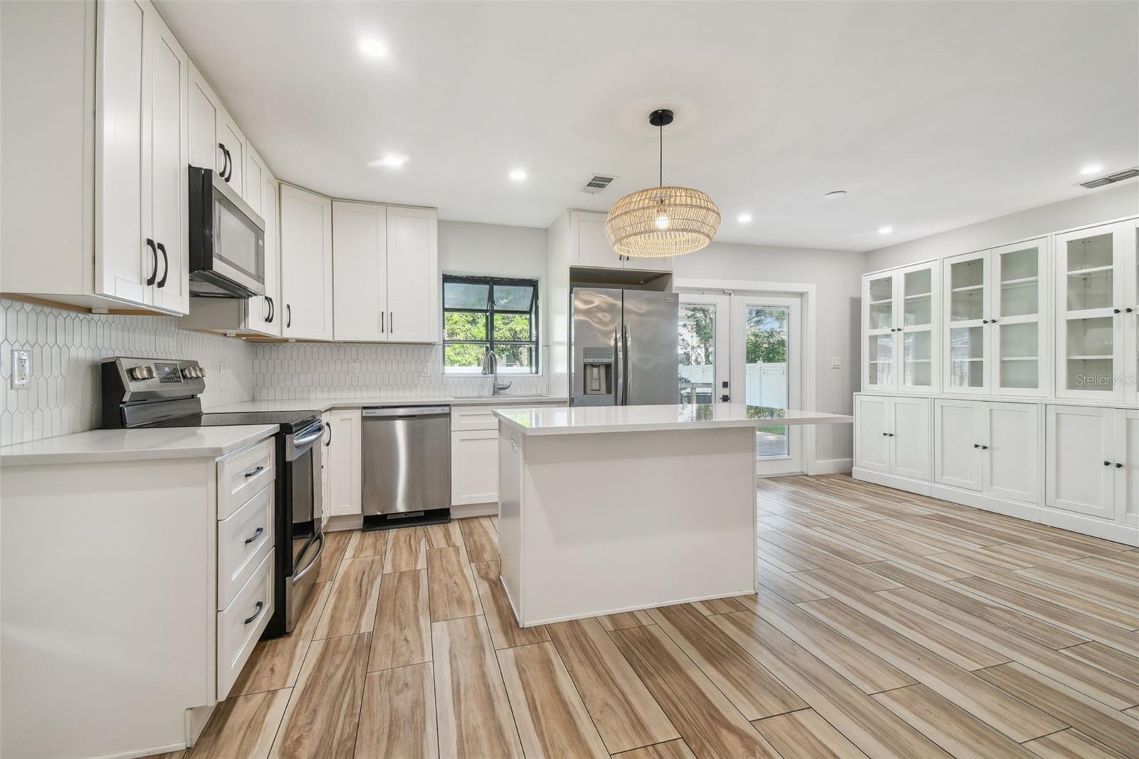 Image 33 of 73 For 206 Beverly Avenue 1-2