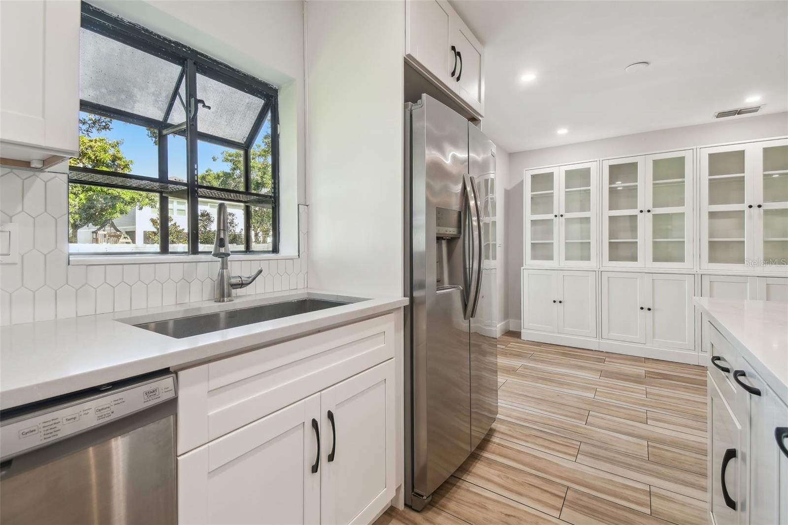 Image 37 of 73 For 206 Beverly Avenue 1-2