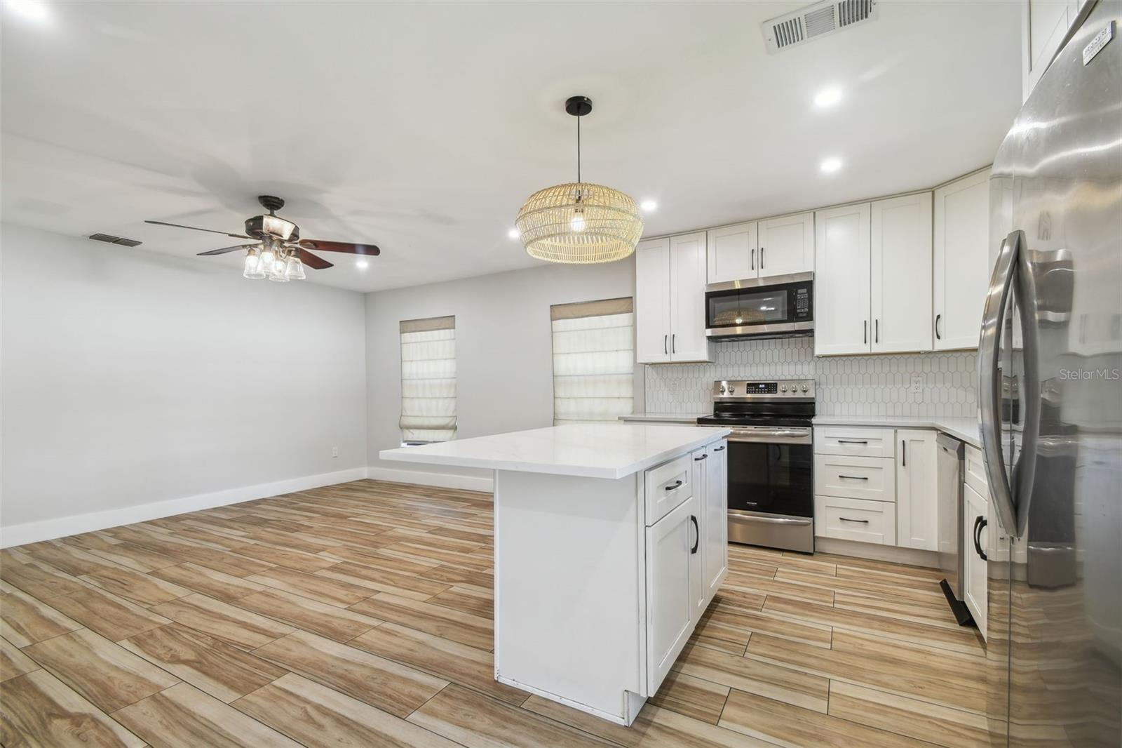 Image 40 of 73 For 206 Beverly Avenue 1-2