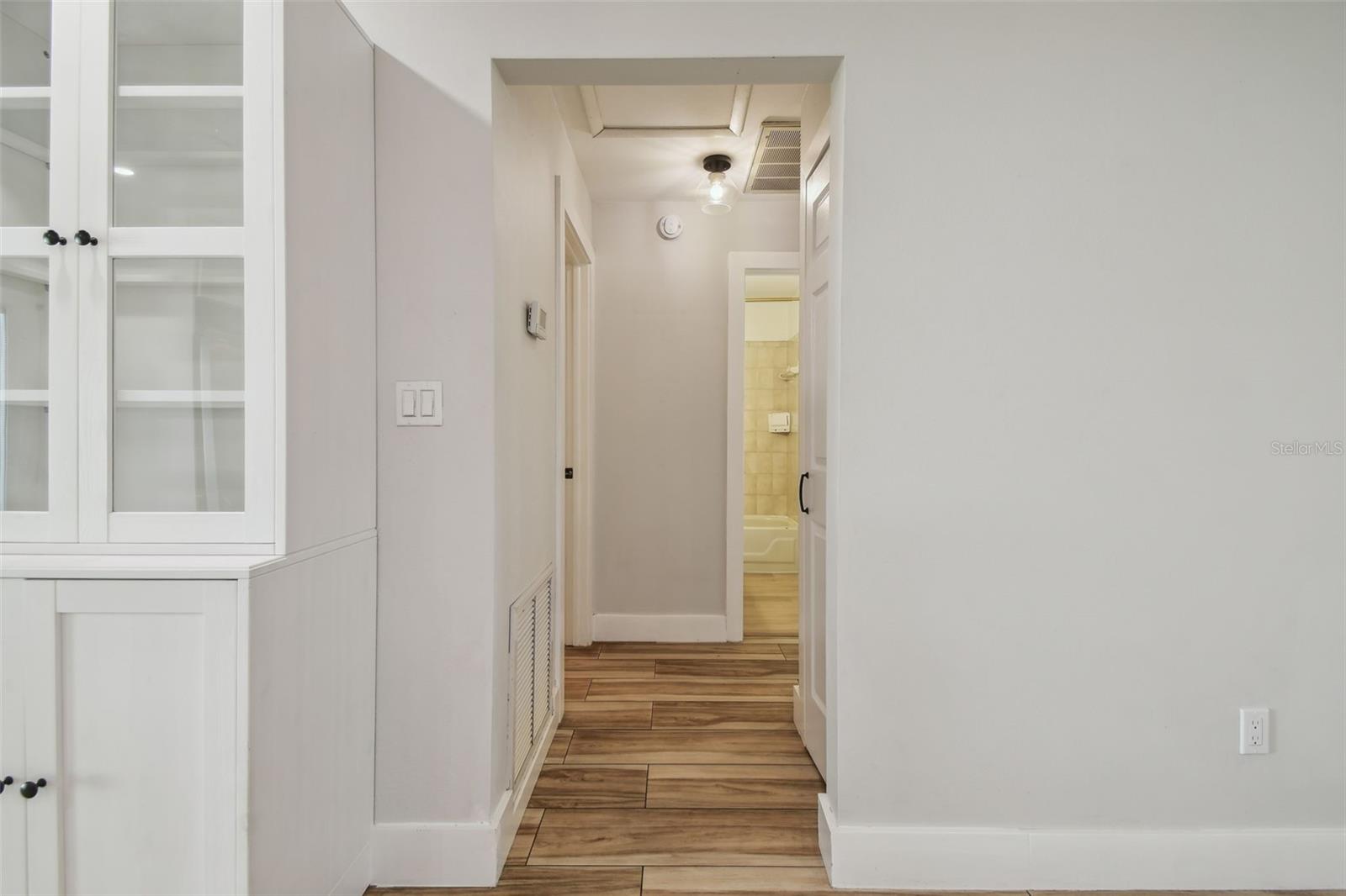 Image 42 of 73 For 206 Beverly Avenue 1-2