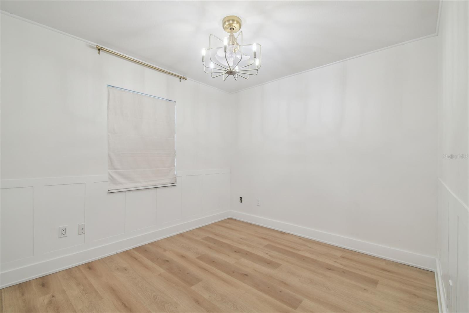 Image 43 of 73 For 206 Beverly Avenue 1-2