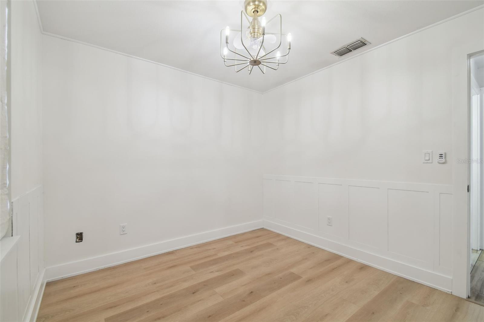 Image 44 of 73 For 206 Beverly Avenue 1-2