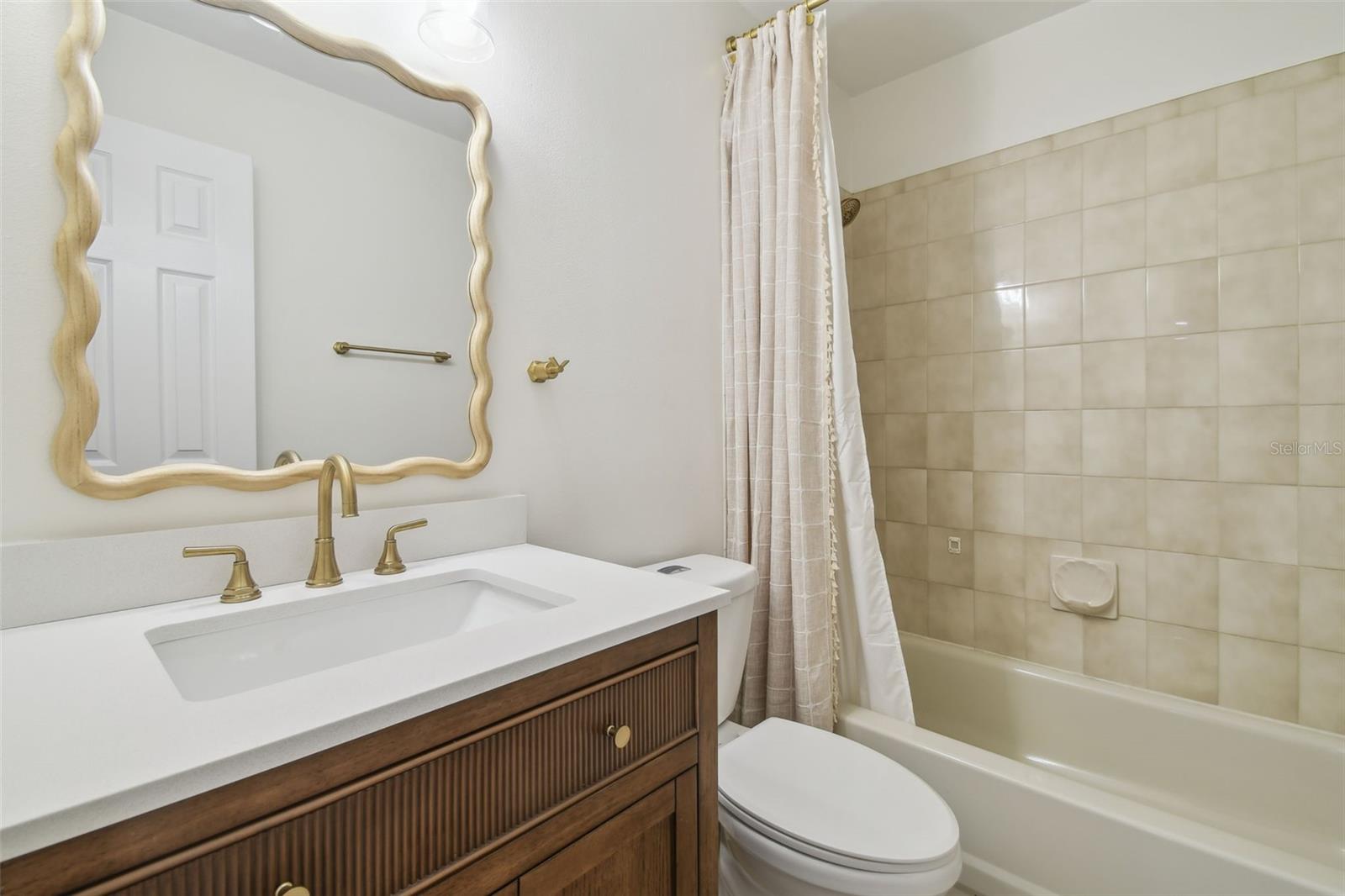 Image 48 of 73 For 206 Beverly Avenue 1-2