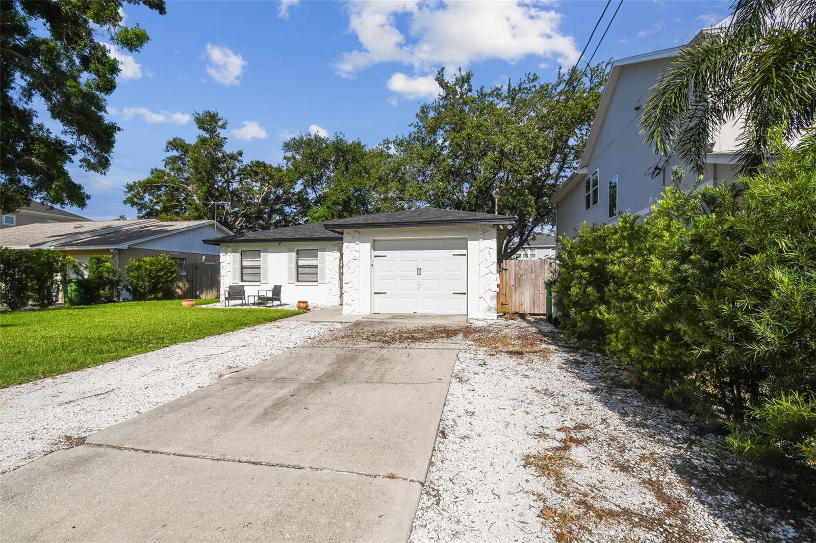Image 8 of 73 For 206 Beverly Avenue 1-2