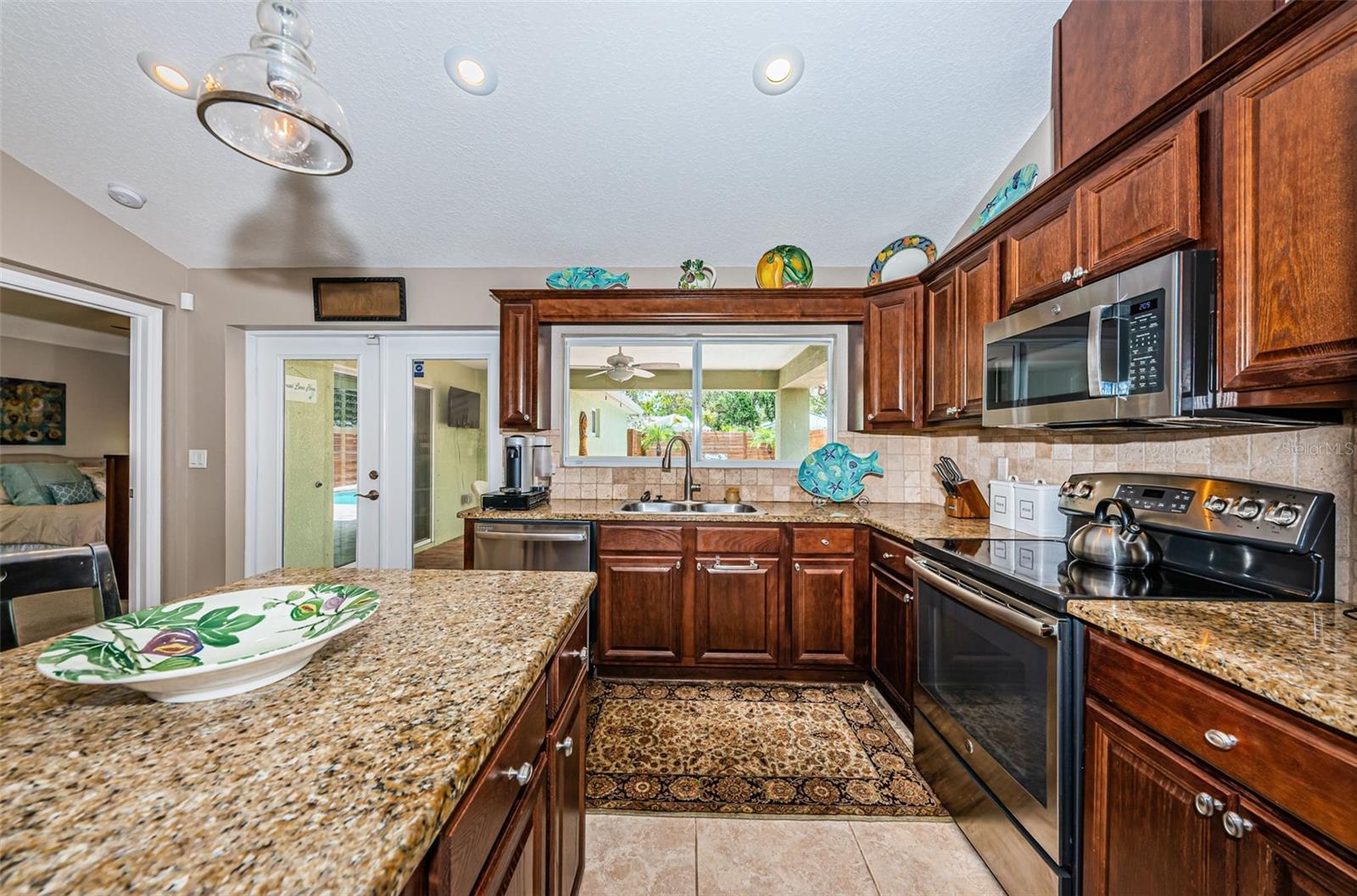 Image 11 of 32 For 6387 4th Avenue S