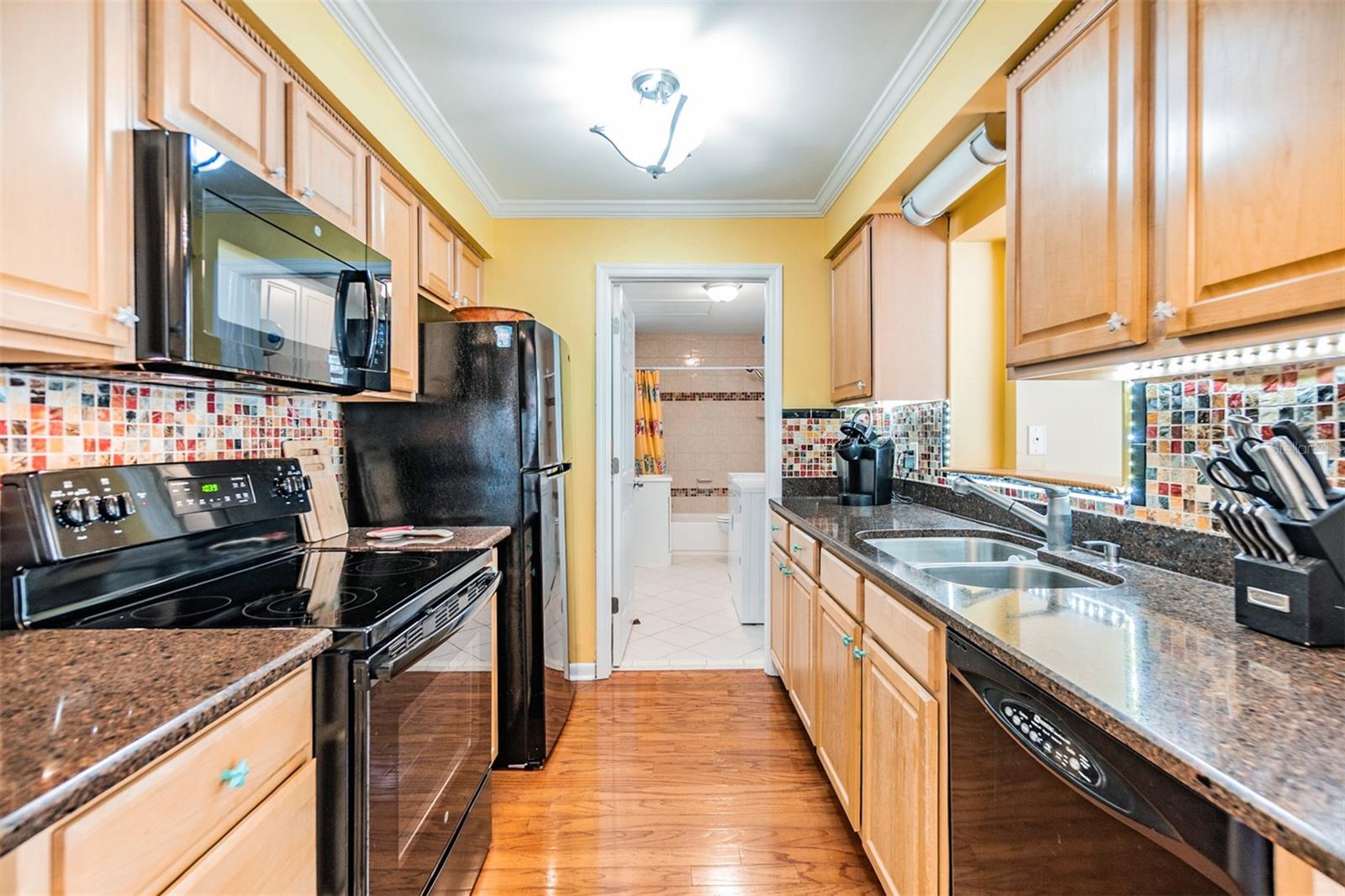 Image 13 of 44 For 2025 Jefferson Avenue