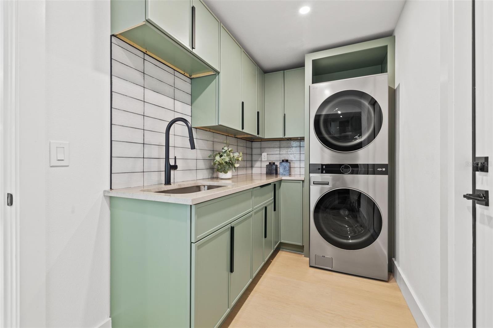 Image 21 of 61 For 497 Capri Way Ne