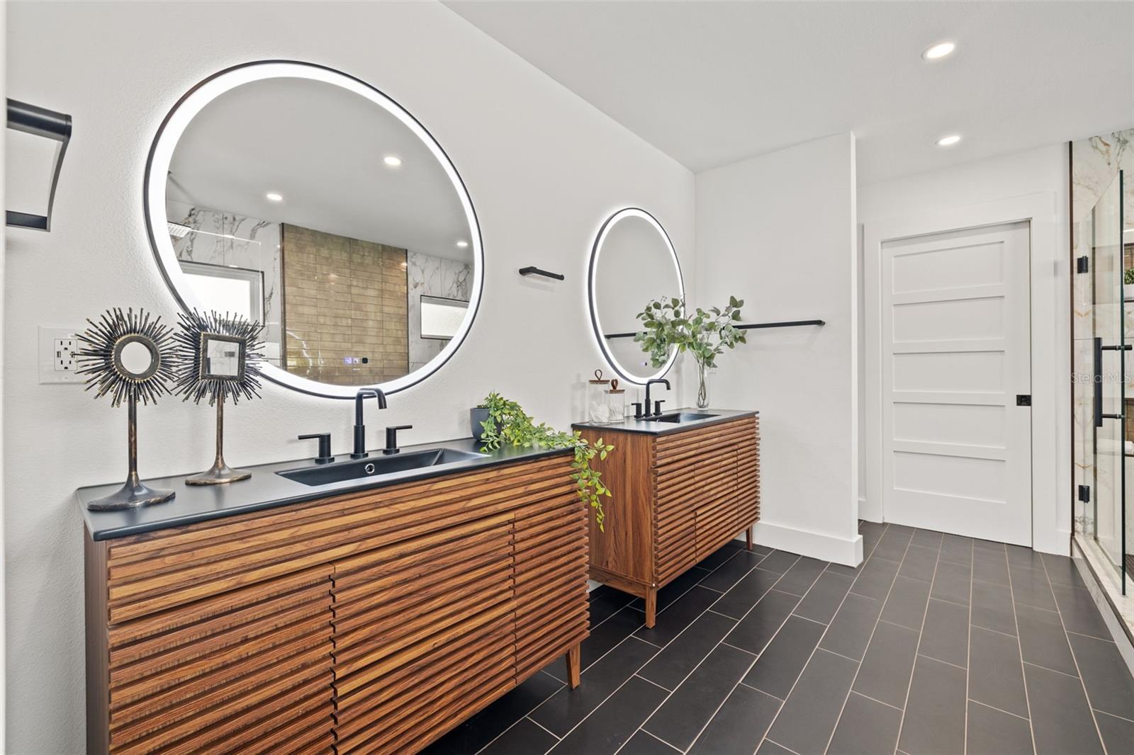 Image 26 of 61 For 497 Capri Way Ne