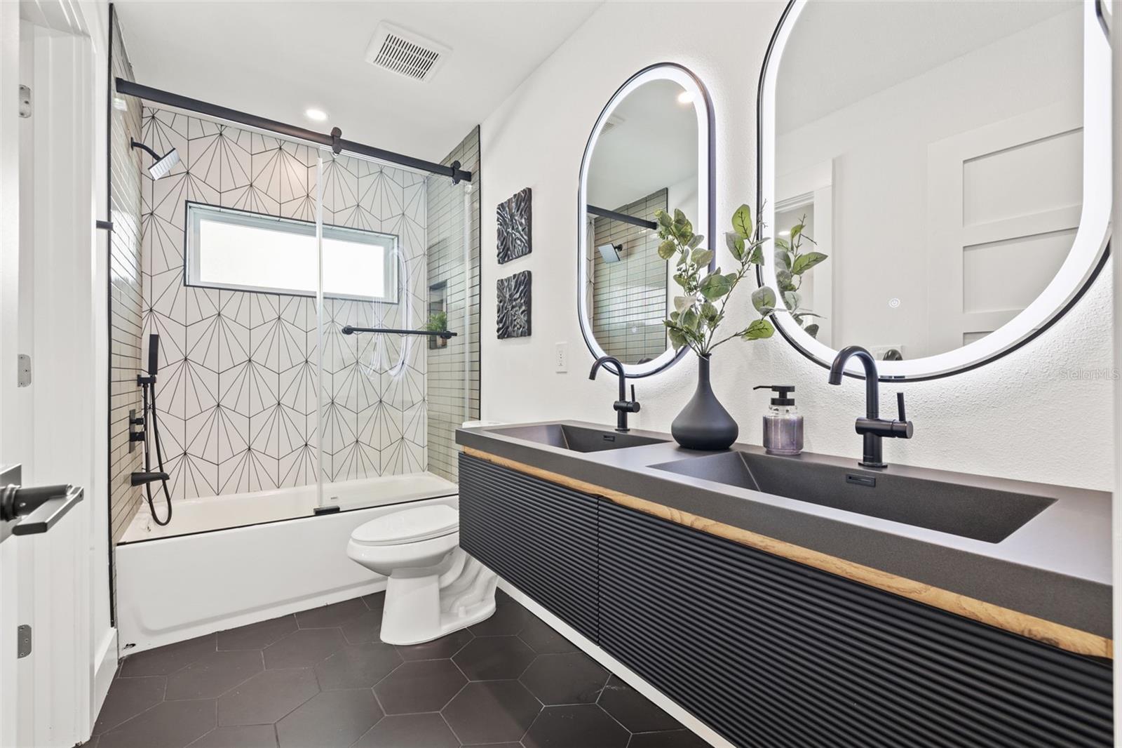 Image 35 of 61 For 497 Capri Way Ne