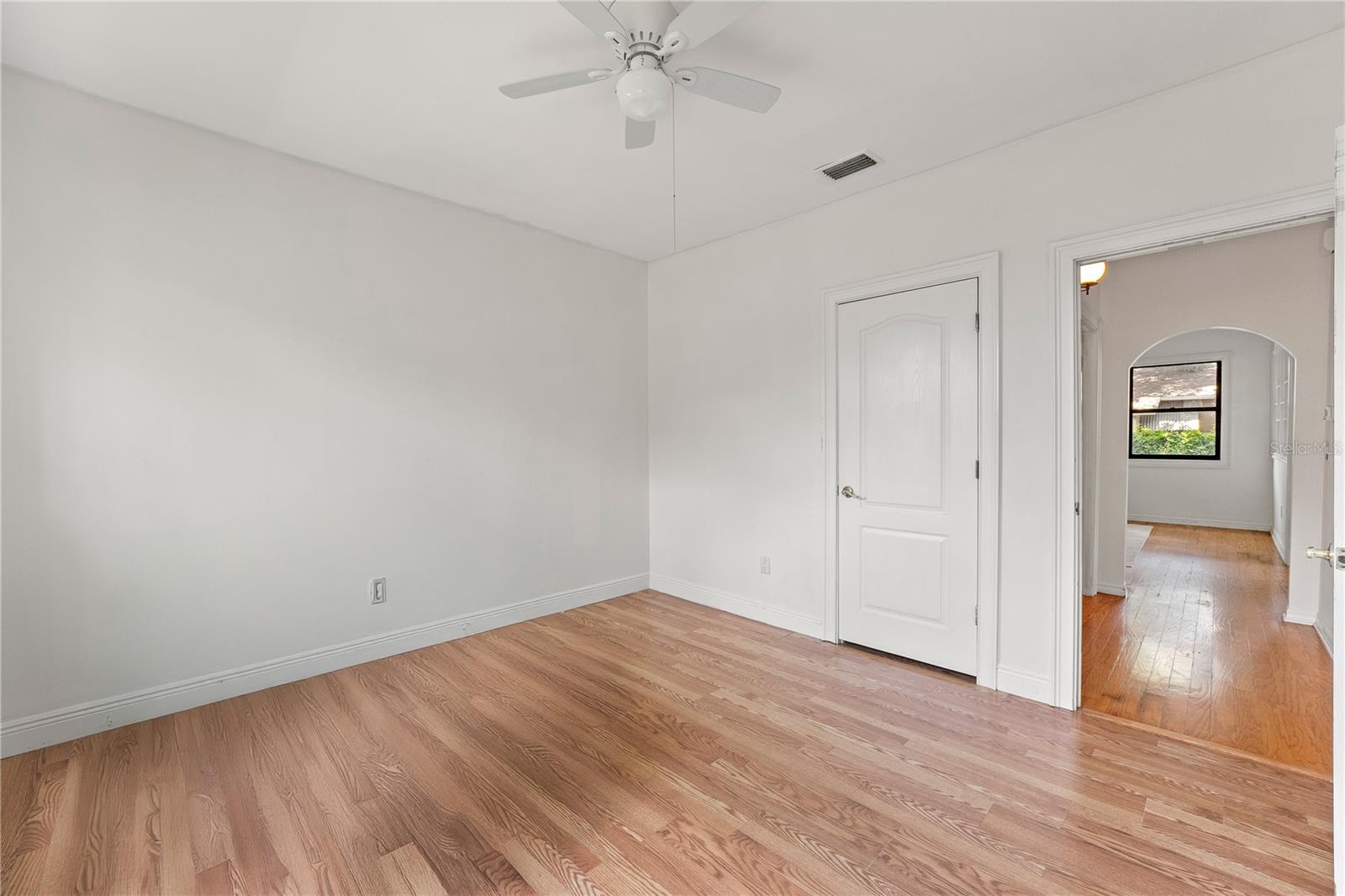 Image 11 of 30 For 217 Powhatan Avenue