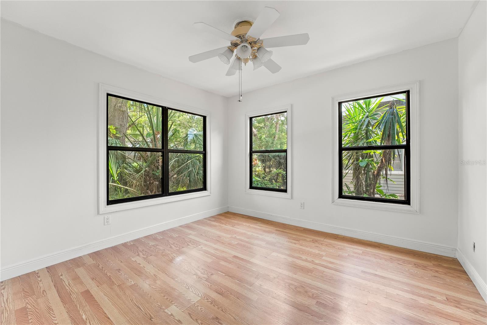 Image 13 of 30 For 217 Powhatan Avenue