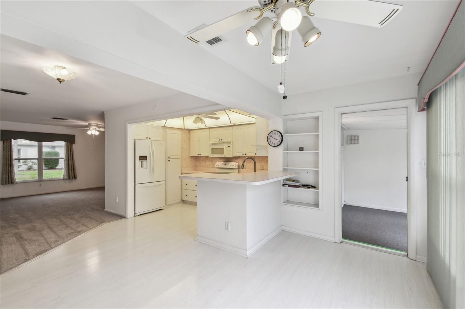 Listing photo id 11 for 8319 Annwood Road