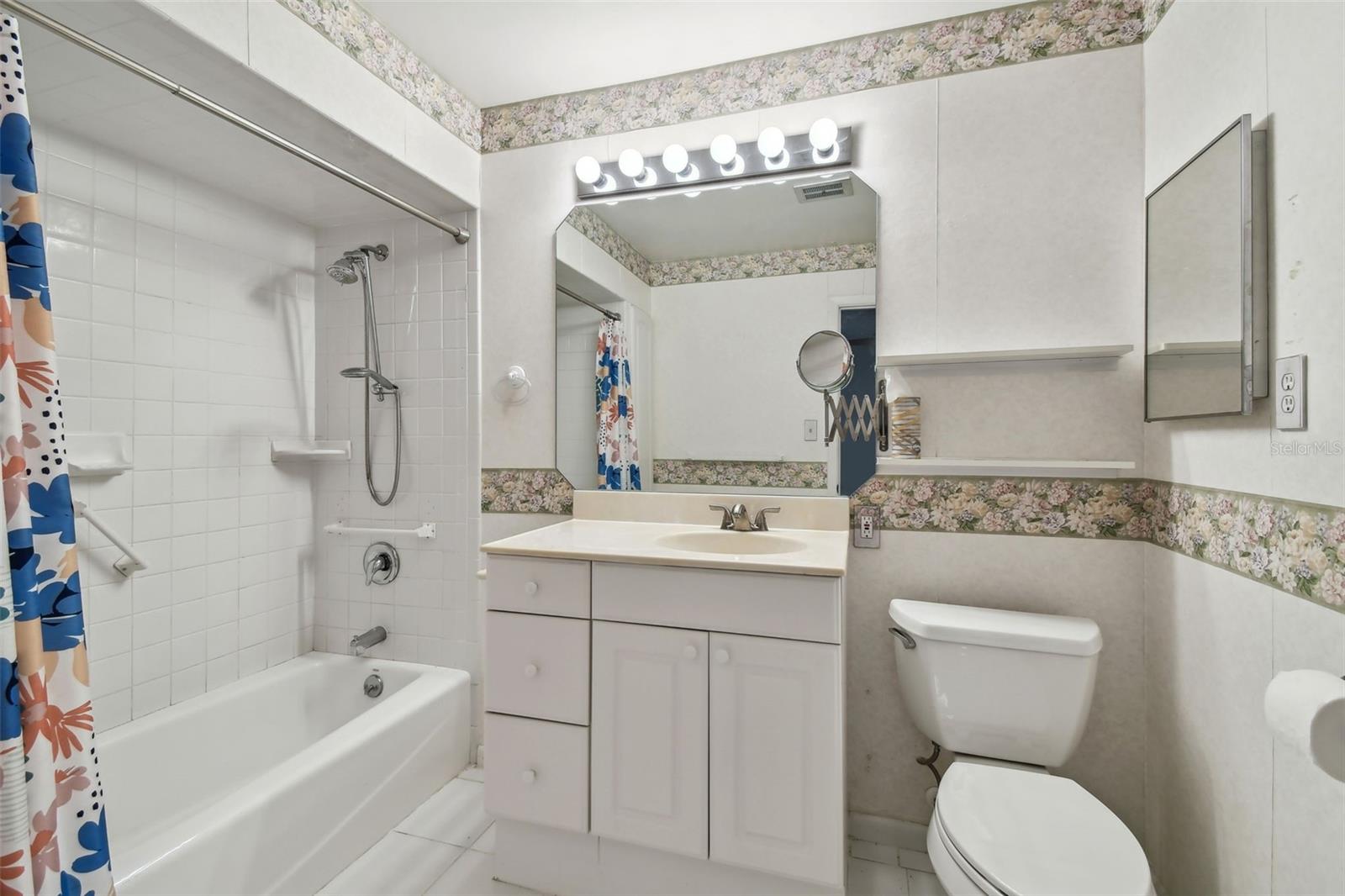 Listing photo id 14 for 8319 Annwood Road