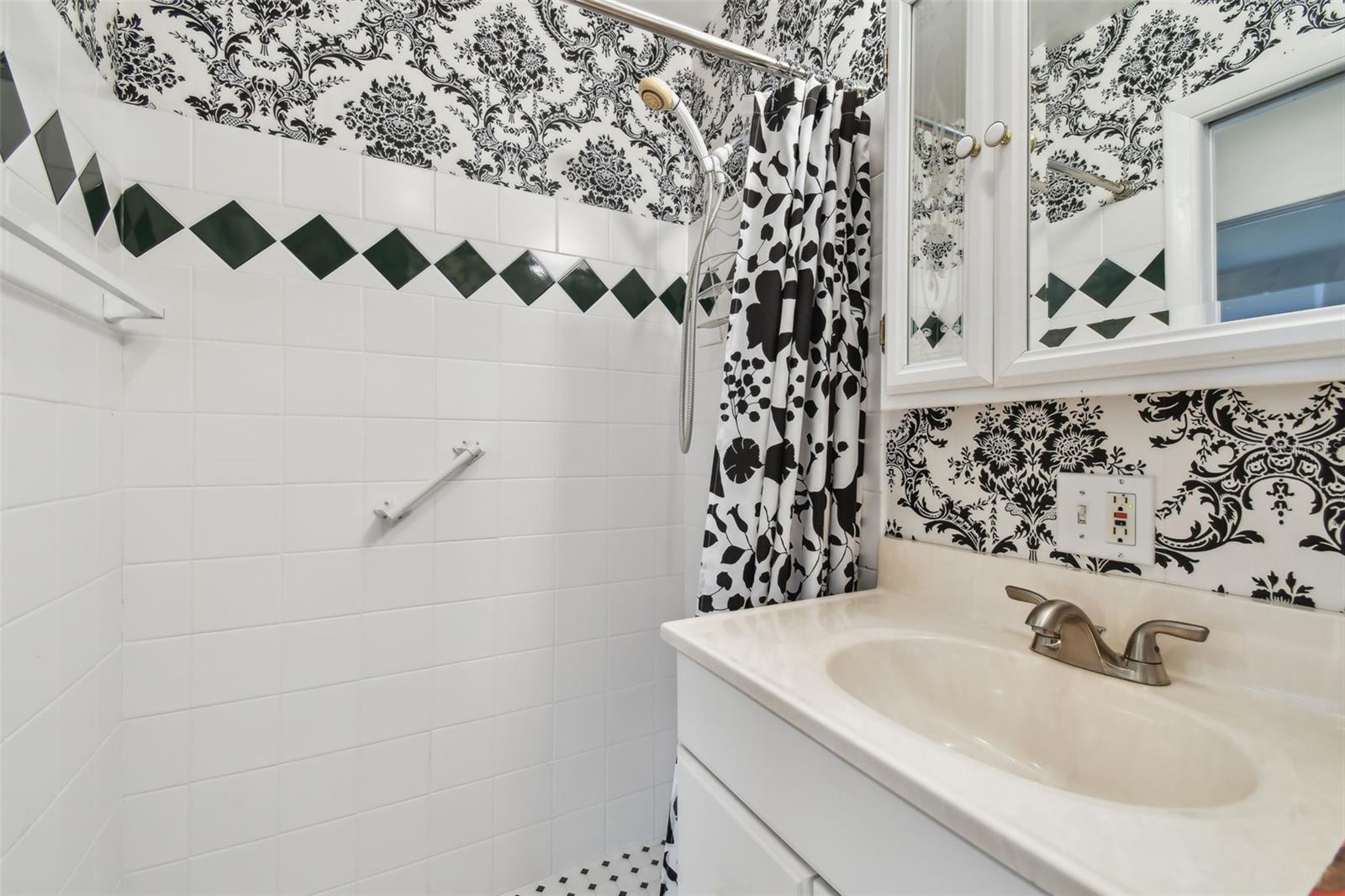Listing photo id 16 for 8319 Annwood Road