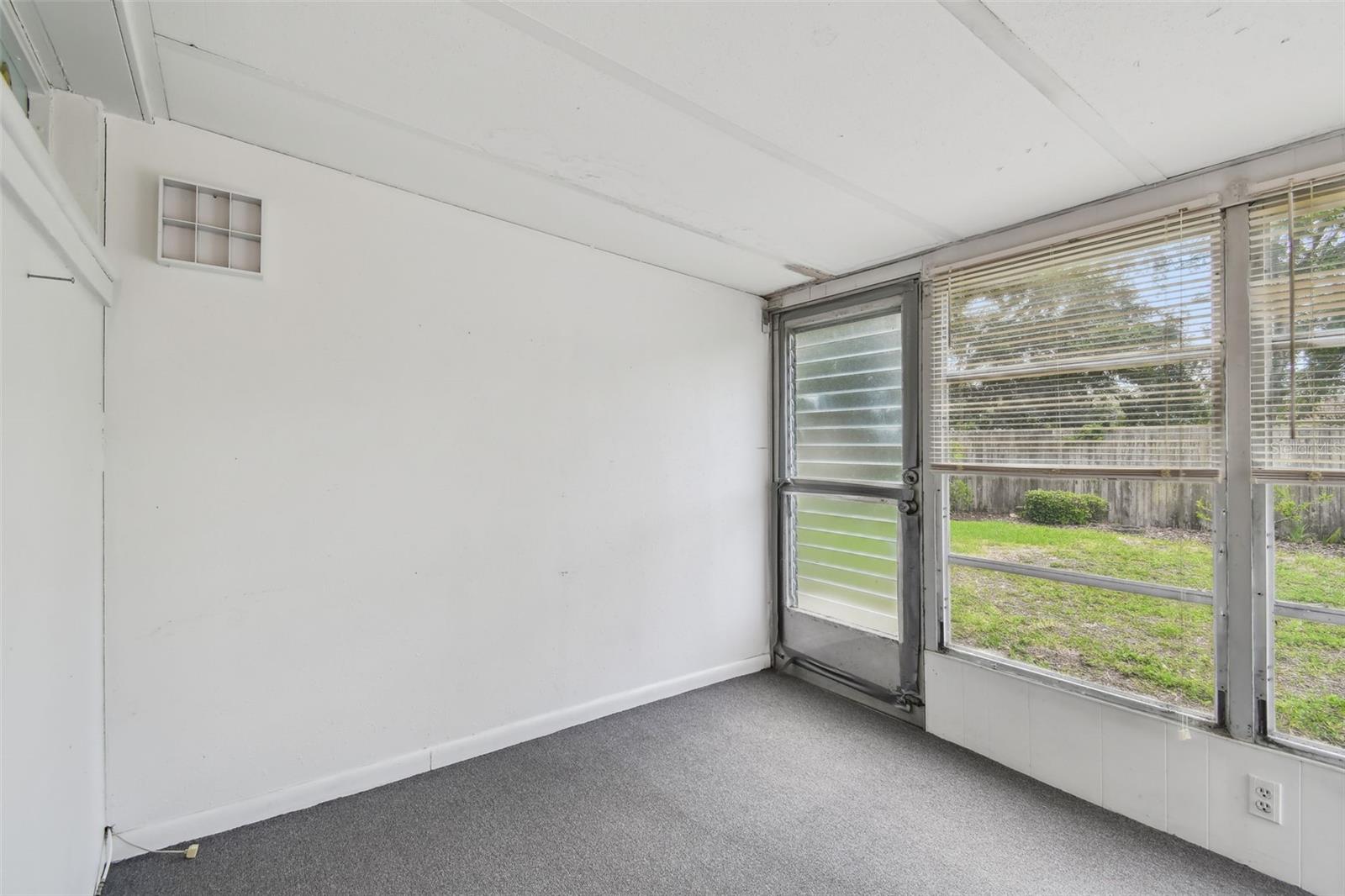 Listing photo id 18 for 8319 Annwood Road