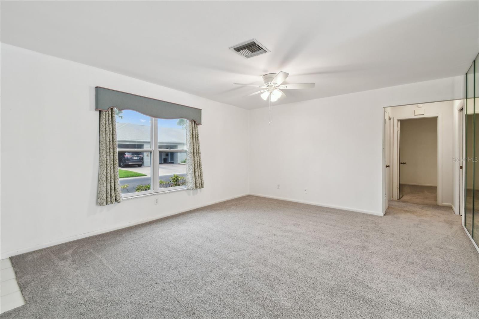 Listing photo id 2 for 8319 Annwood Road
