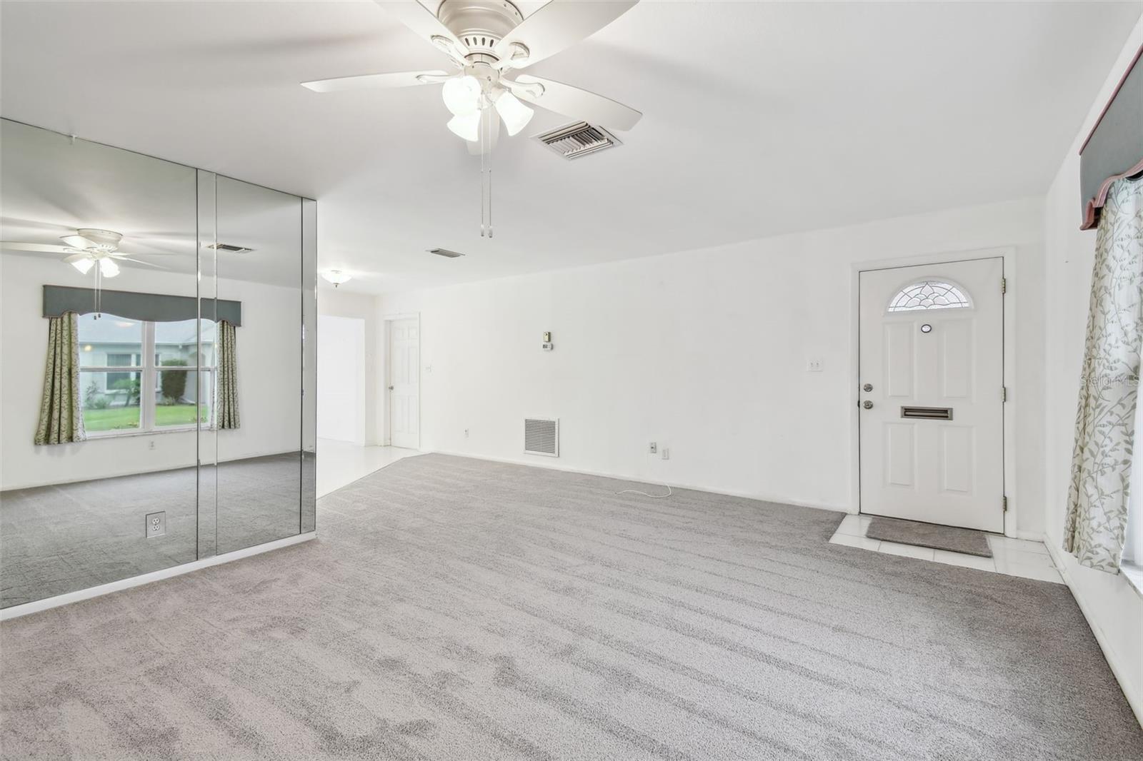 Listing photo id 3 for 8319 Annwood Road
