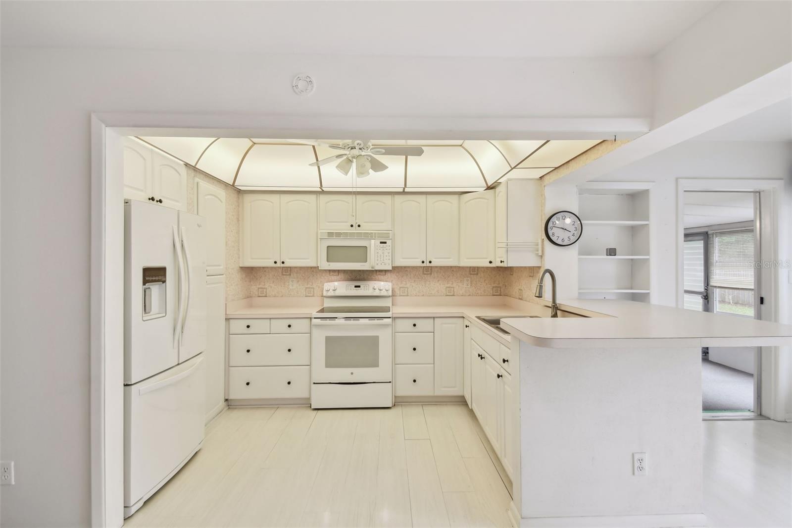 Listing photo id 6 for 8319 Annwood Road