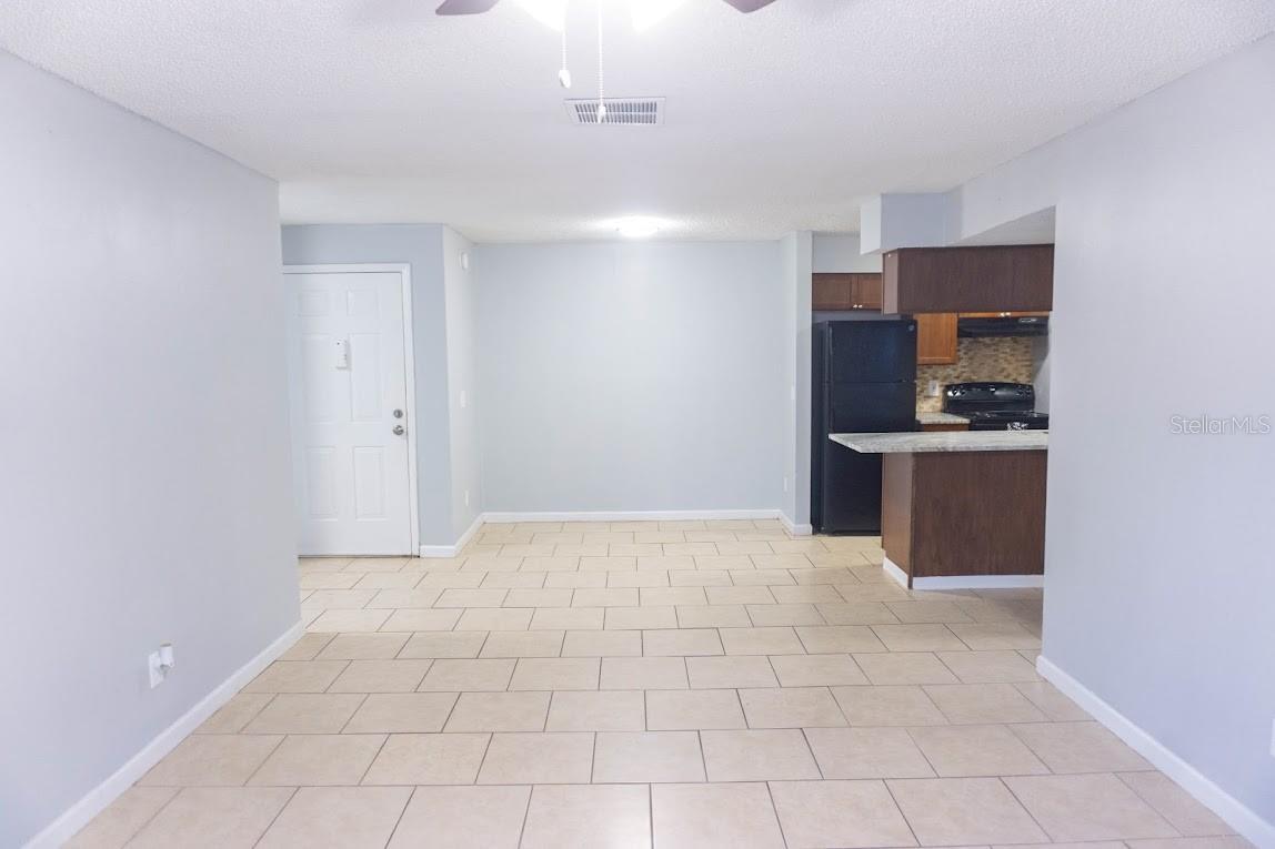 Image 6 of 34 For 220 Berry Tree Place 220