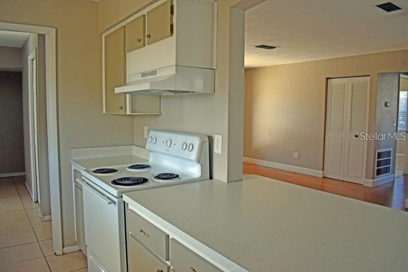 Image 5 of 14 For 1002 Cobblestone Drive