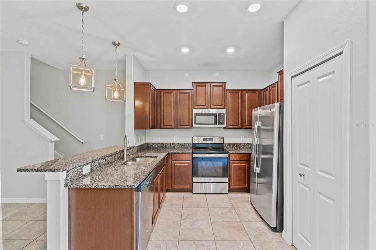Image 4 of 40 For 9768 Pembrooke Pines Drive