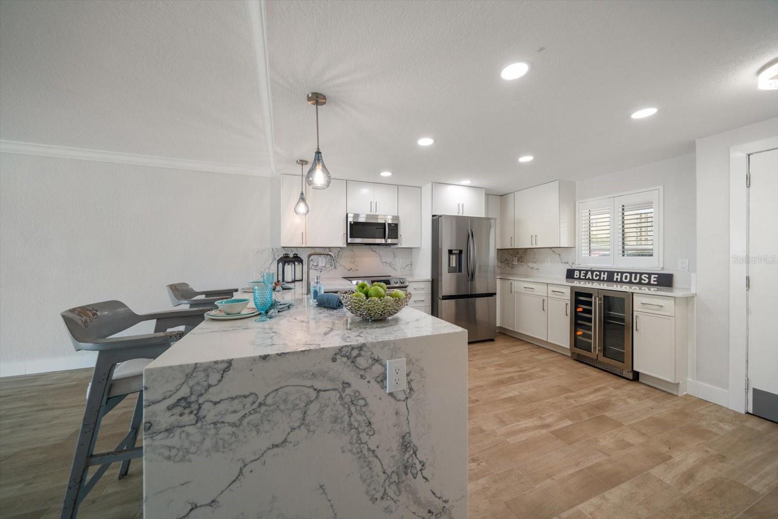 Image 11 of 45 For 825 Gulfview Boulevard 104