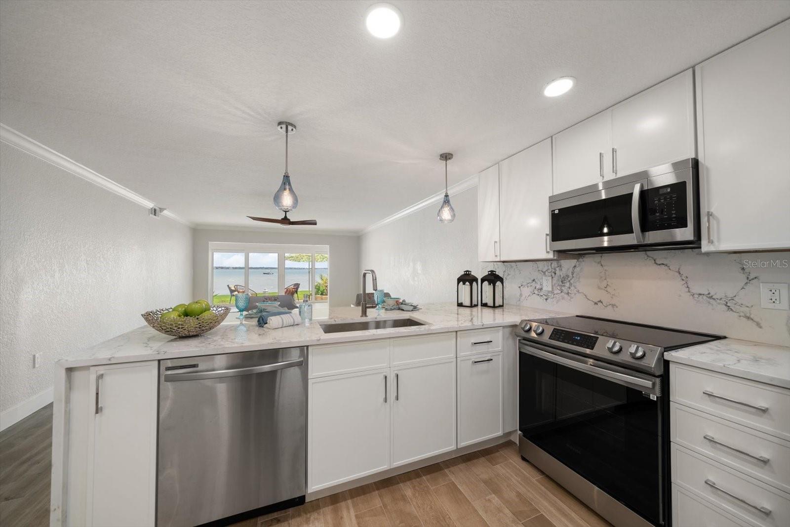 Image 12 of 45 For 825 Gulfview Boulevard 104