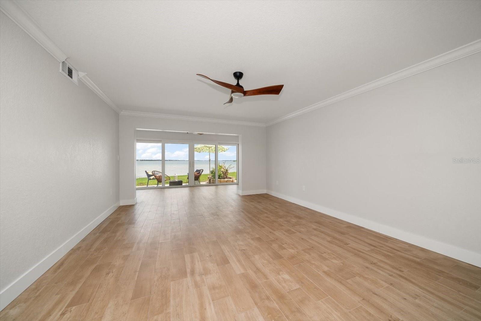 Image 26 of 45 For 825 Gulfview Boulevard 104
