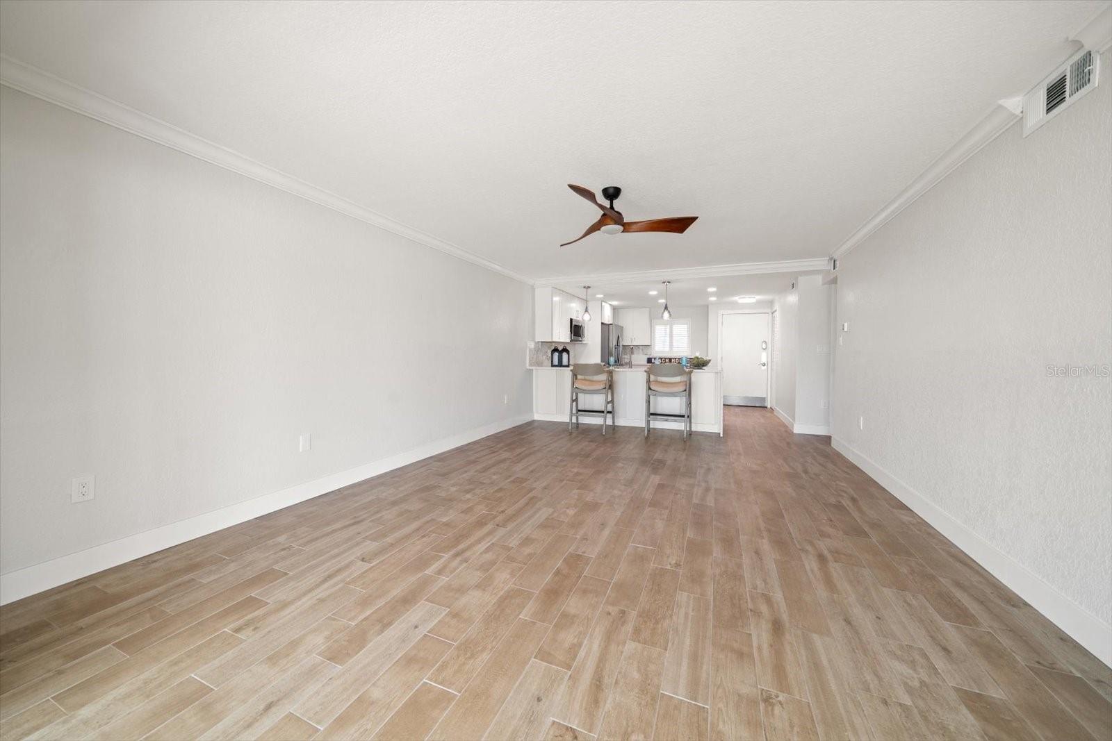 Image 28 of 45 For 825 Gulfview Boulevard 104