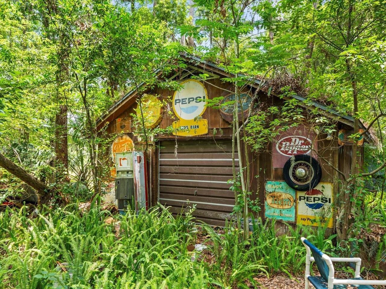 Listing photo id 17 for 16035 Chastain Road
