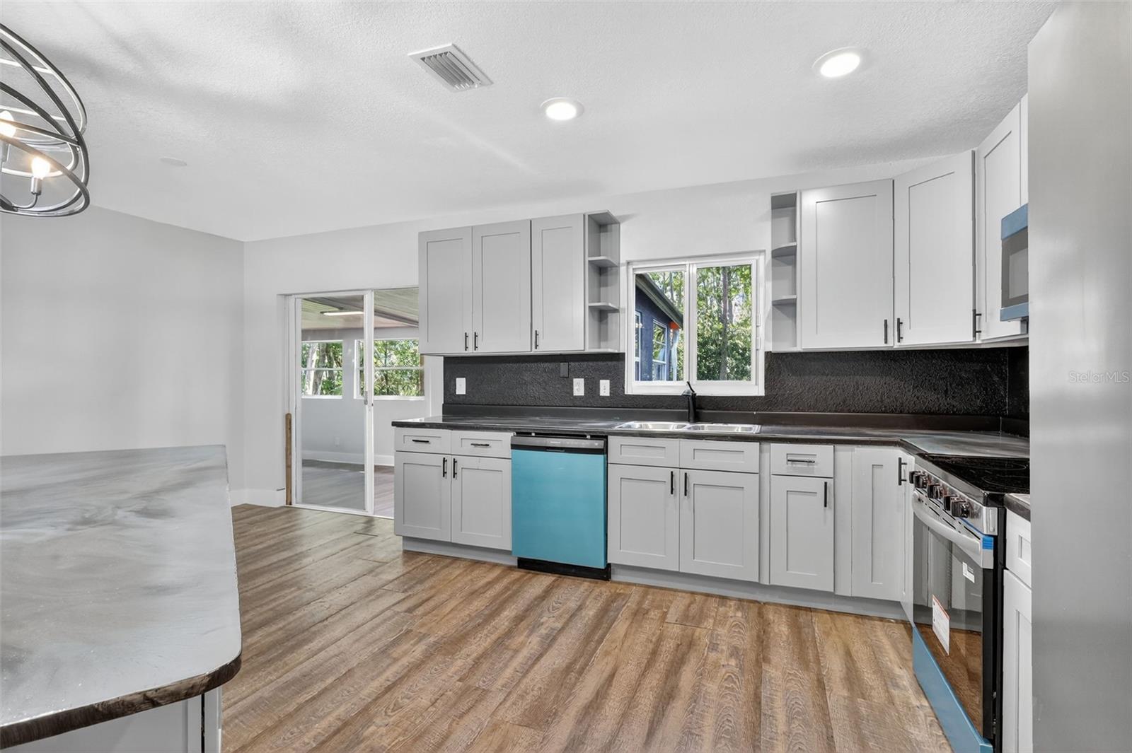 Image 17 of 36 For 16133 Ravendale Drive