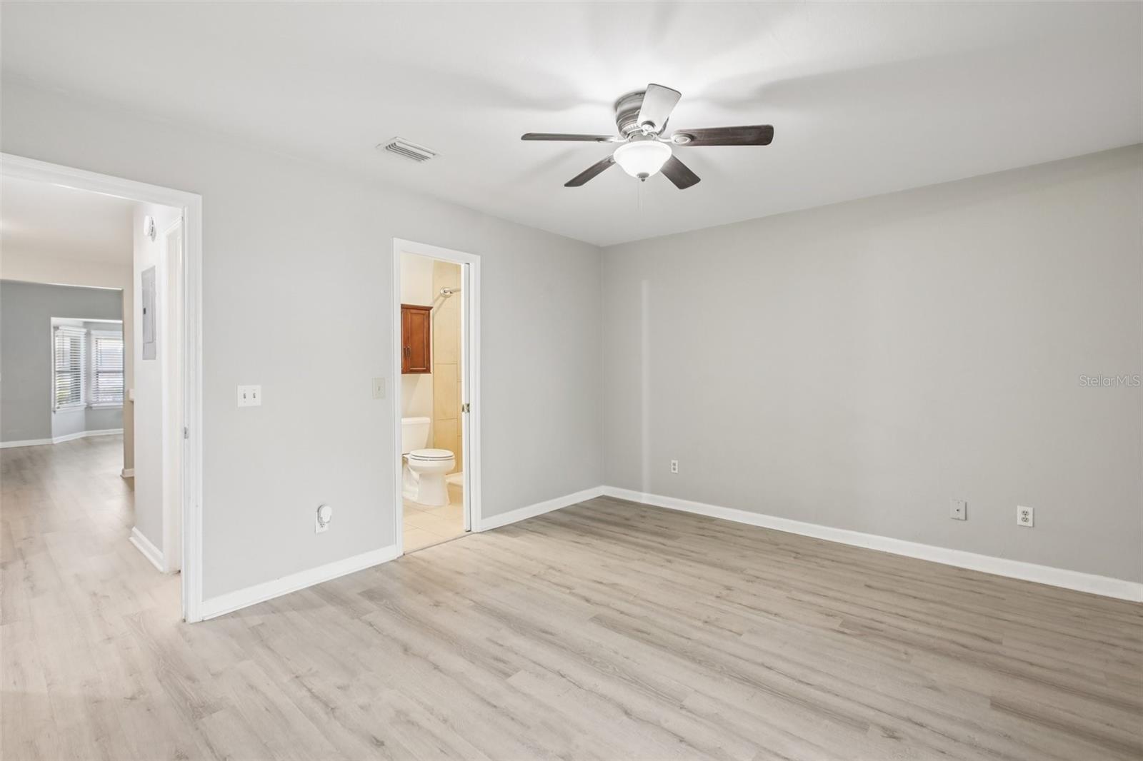 Image 17 of 27 For 5203 Oak Charter Court 5203