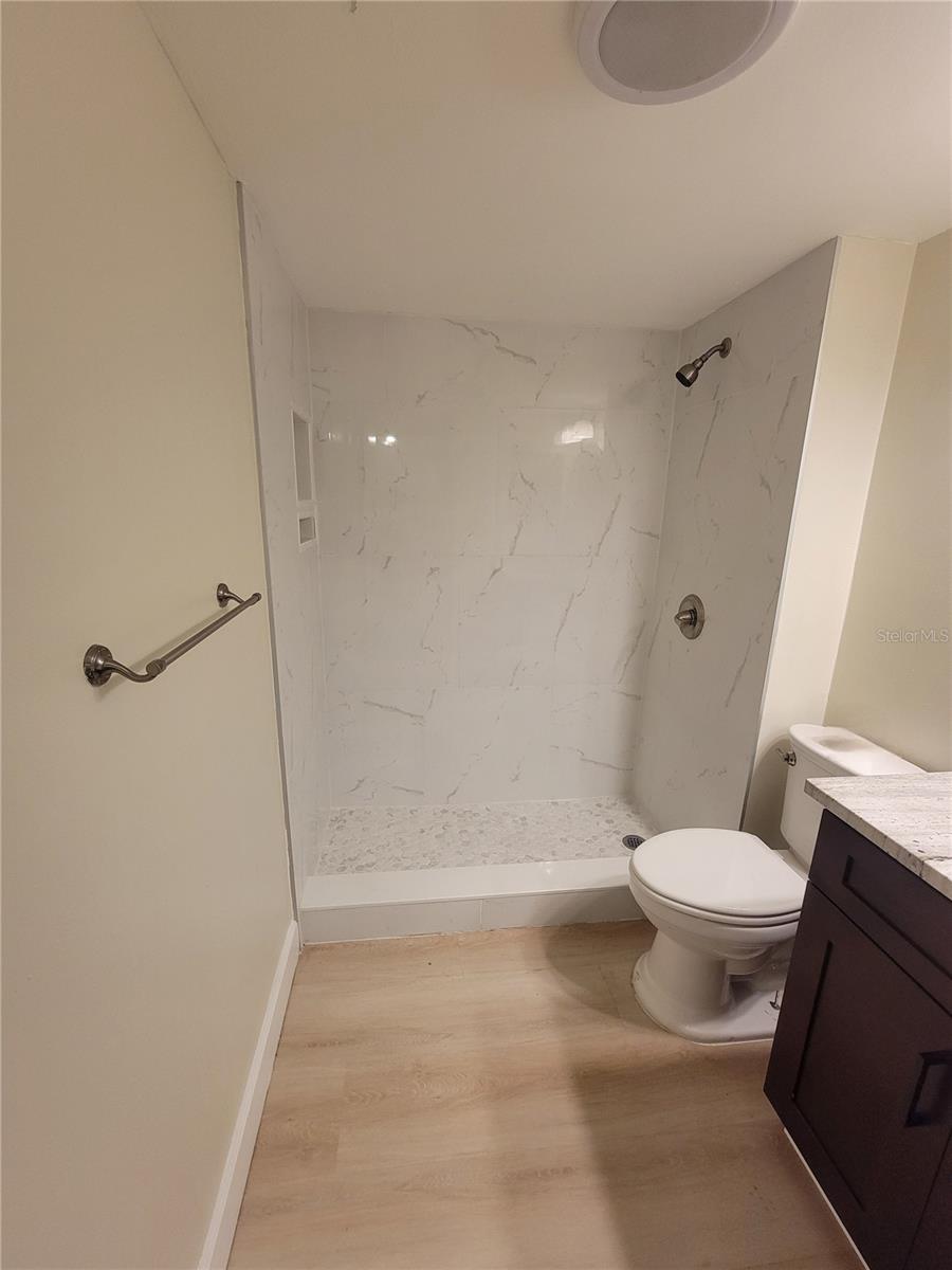 Image 11 of 21 For 4810 Dauphin Avenue 13c
