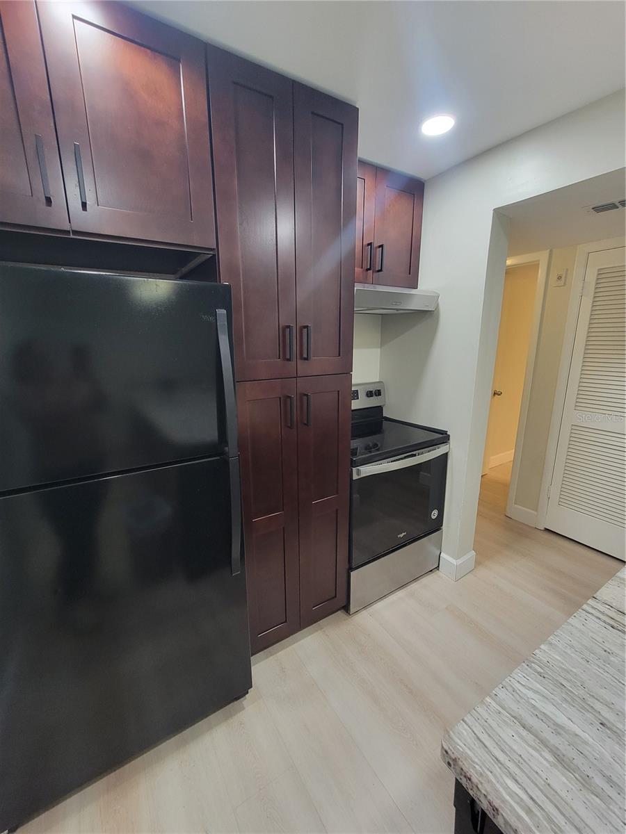 Image 7 of 21 For 4810 Dauphin Avenue 13c