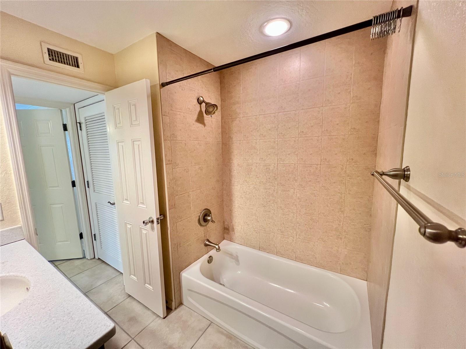 Image 17 of 58 For 702 Lyndhurst Street 822