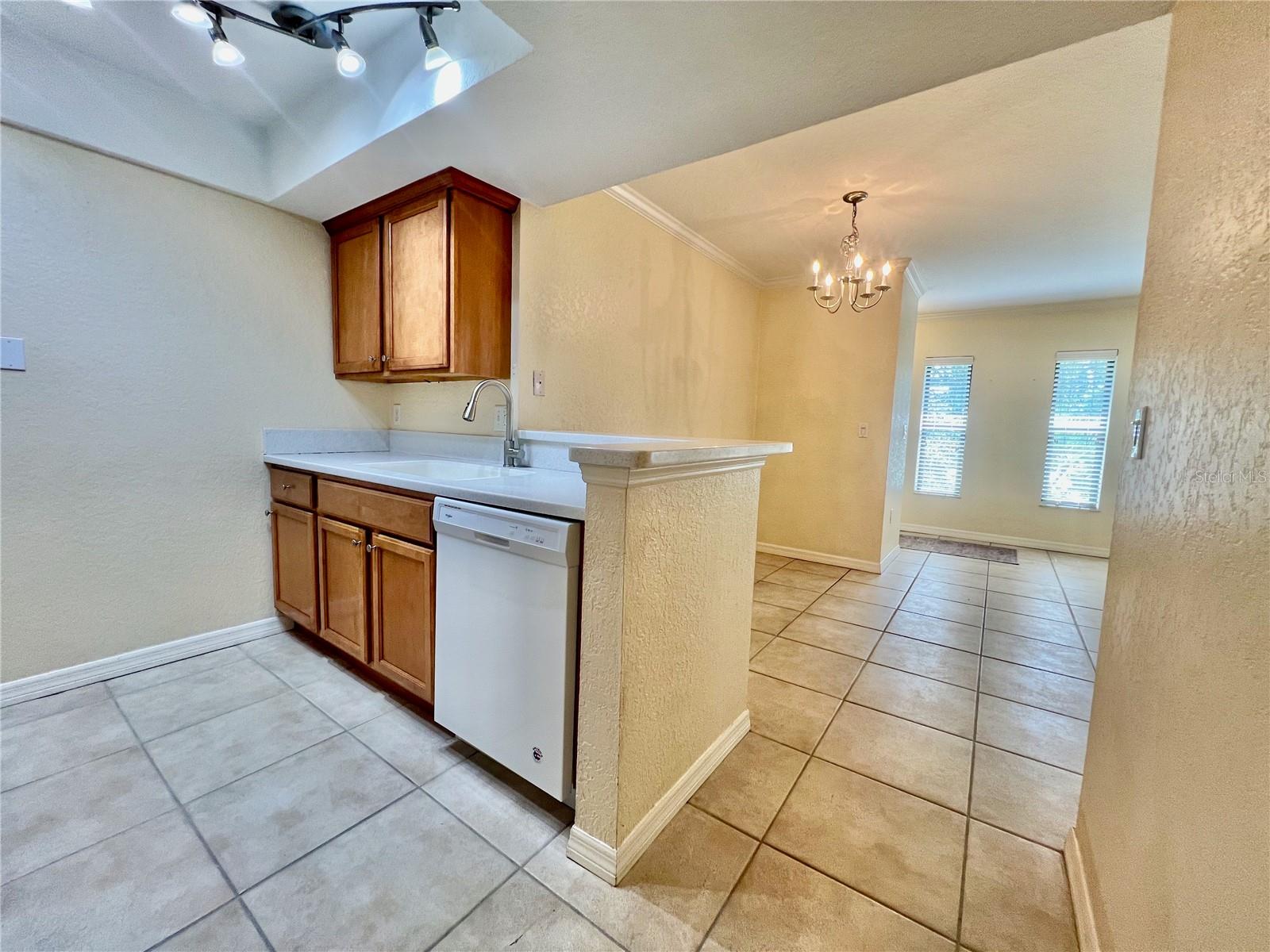 Image 18 of 58 For 702 Lyndhurst Street 822