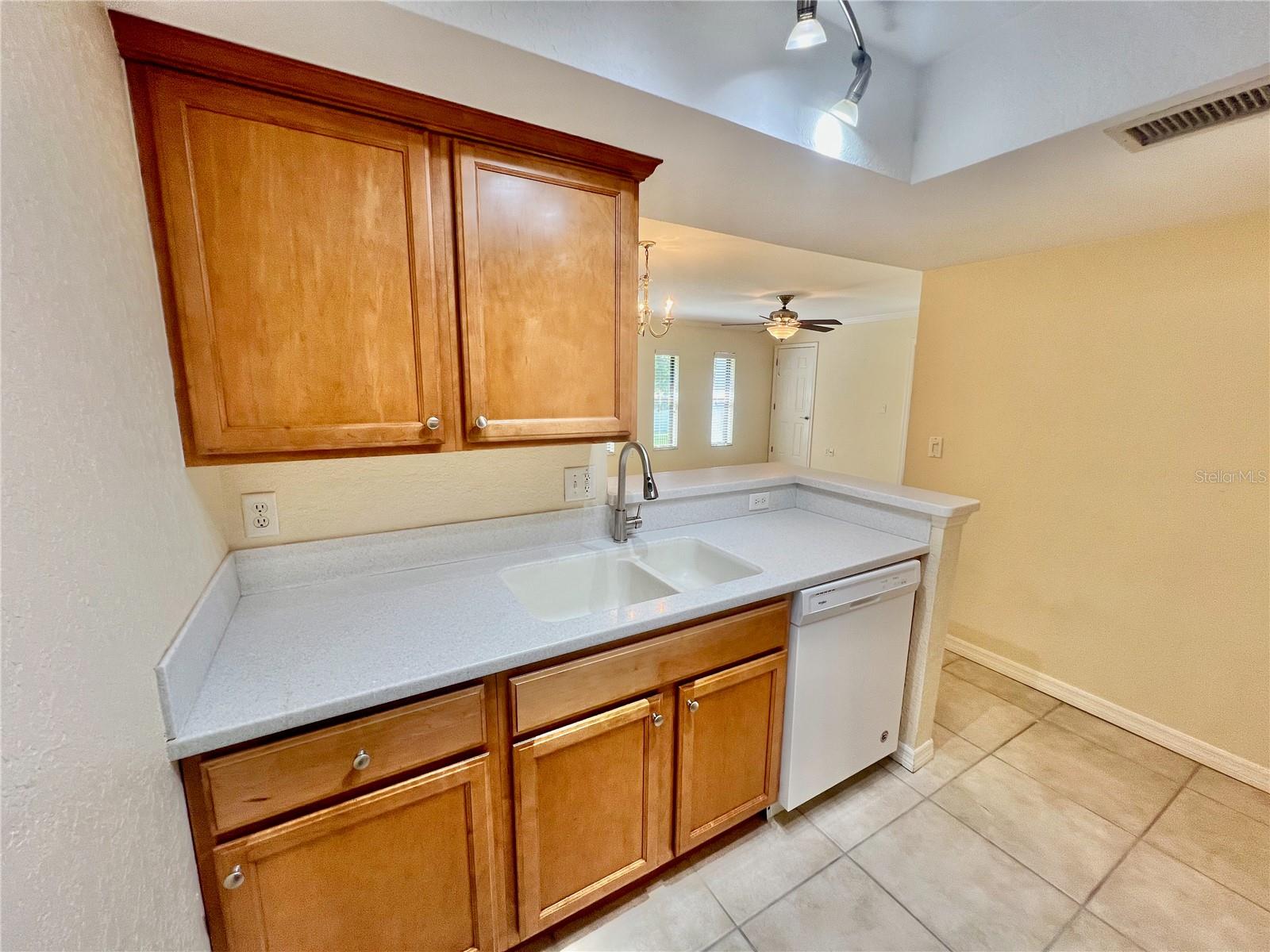 Image 19 of 58 For 702 Lyndhurst Street 822