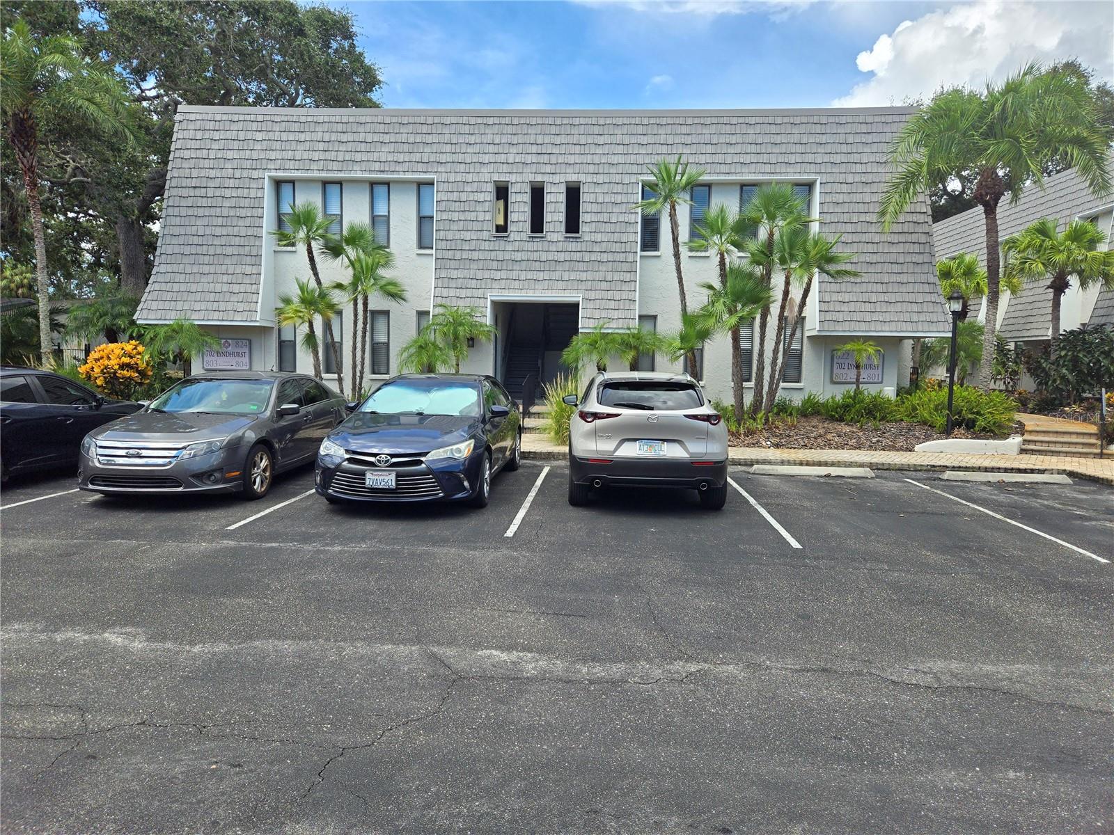 Image 2 of 58 For 702 Lyndhurst Street 822