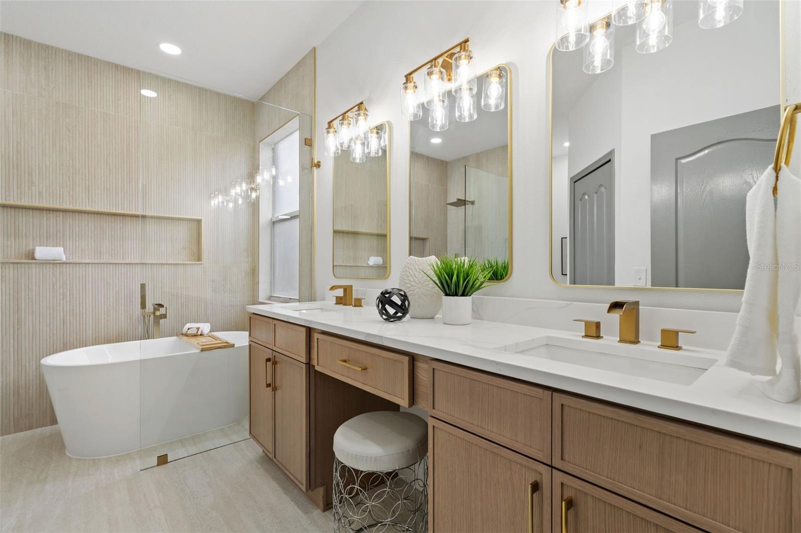 Listing photo id 13 for 1800 Loch Haven Court