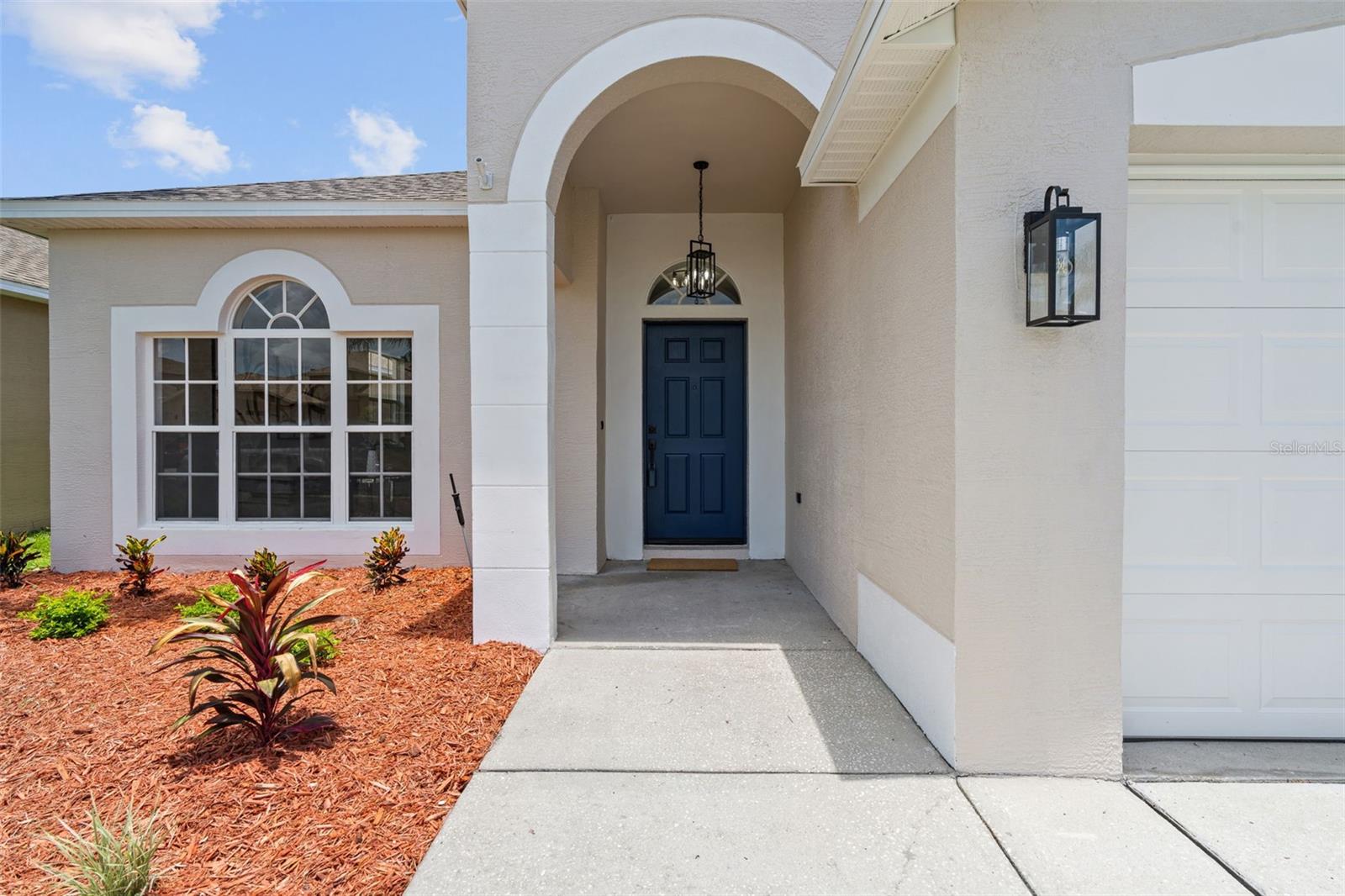 Listing photo id 0 for 1800 Loch Haven Court