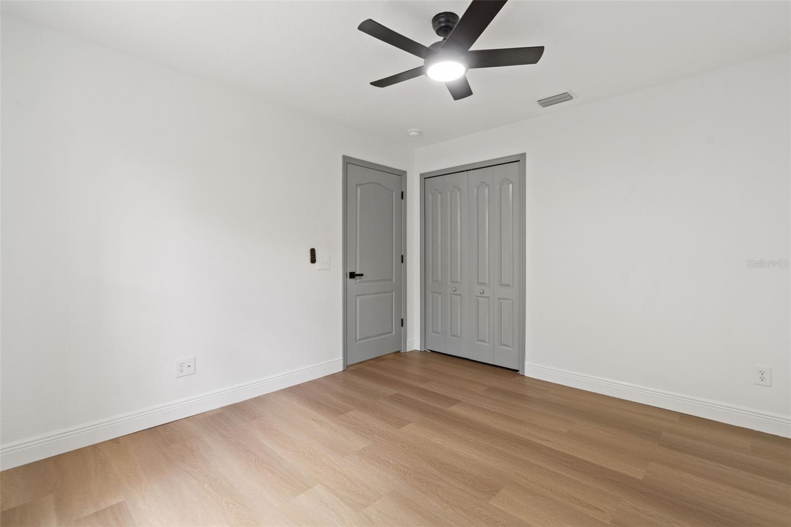 Listing photo id 19 for 1800 Loch Haven Court