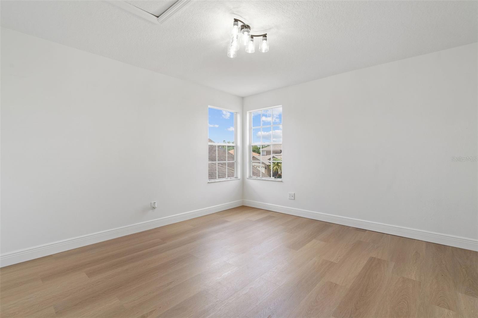 Listing photo id 21 for 1800 Loch Haven Court