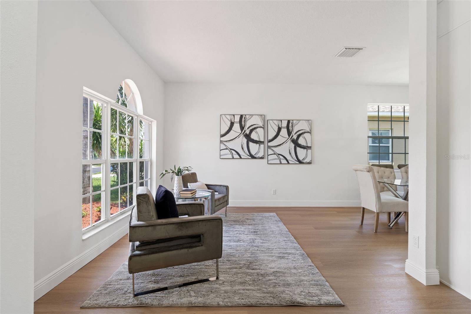 Listing photo id 2 for 1800 Loch Haven Court